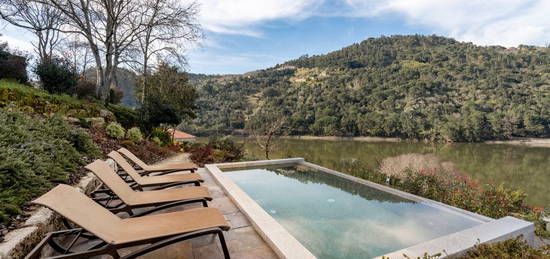 Douro Riverside Refuge Lodge