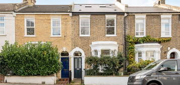 Flat for sale in Finsen Road, London SE5