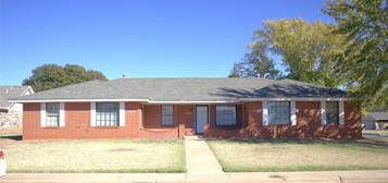 1800 Suzanne Dr, Weatherford, OK 73096