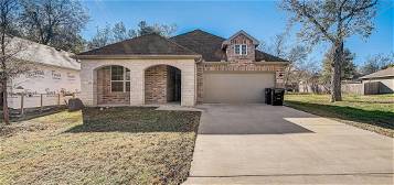 819 Oneal St, Greenville, TX 75401