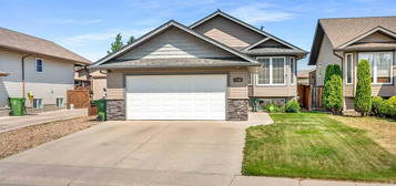 7108 SE 40th St, Lloydminster, AB T9V 3L2