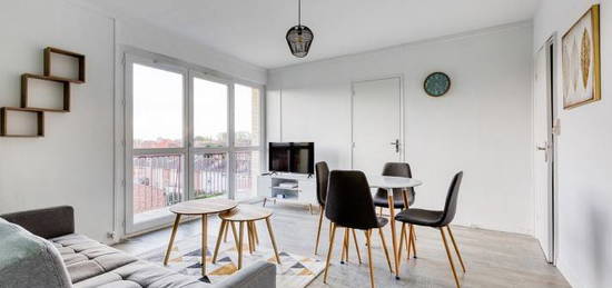 Appartement meublé  à louer, 4 pièces, 3 chambres, 66 m²