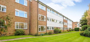 Flat to rent in Lindfield Gardens, Guildford GU1