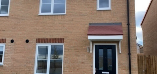 3 bed semi-detached house to rent