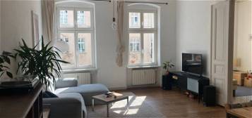 Zwischenmiete: Große 2-Zimmer-Altbau-Wohnung in P‘Berg