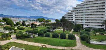 2 pièces en location meublée à l'année à Marina Baie des Ang