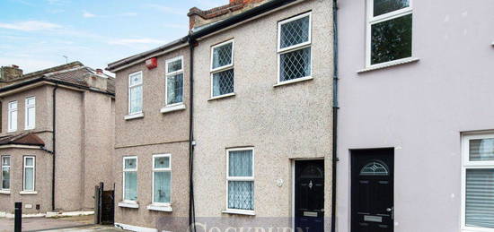 Terraced house to rent in Footscray Road, New Eltham SE9