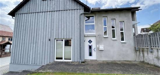 Modernes Zweifamilienhaus in Külsheim: Stilvoll renoviert
