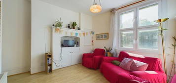 3 bed flat to rent