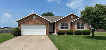 775 Stanford Ct, Marshfield, MO 65706