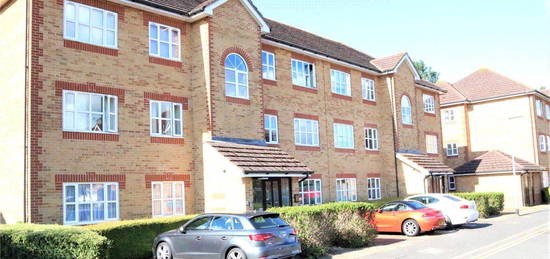 Flat to rent in Elliotts Way, Caversham, Reading, Berkshire RG4