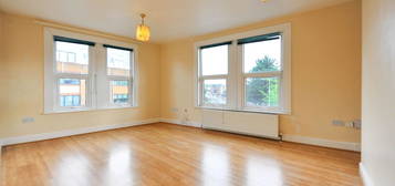 Flat to rent in London Road, Kingston KT2