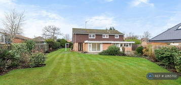 5 bedroom detached house