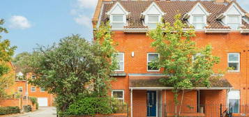 5 bedroom semi-detached house for sale