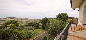 Trilocale mai abitato con vista mare e posto auto