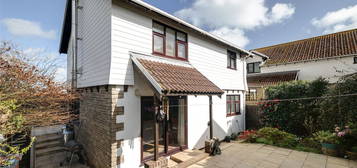 3 bed semi-detached house to rent