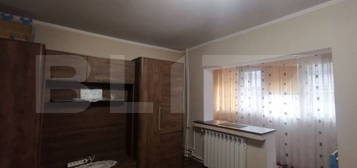 Apartament cu 2 camere, etaj 1, centrală termică, zona Cra