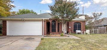 304 Shirley Dr, Alvarado, TX 76009