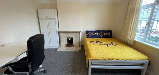 4 bed shared accommodation to rent