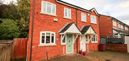 Town house for sale in Stoneleigh Villas, Stoneleigh Drive, Radcliffe M26