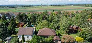 BUNGALOW MIT VERTRÄUMTEM GARTEN - VOLLKELLER - RUHIGE LAGE