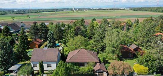 BUNGALOW MIT VERTRÄUMTEM GARTEN - VOLLKELLER - RUHIGE LAGE