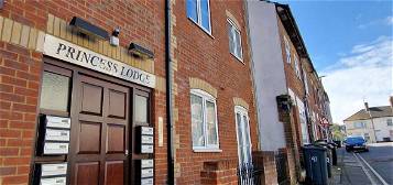 Flat to rent in Flat 1 Princess Lodge, Princess Street, Luton LU1