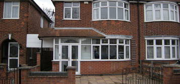 3 bed semi-detached house to rent