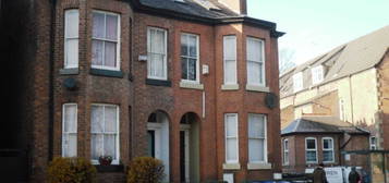 8 bed end terrace house to rent