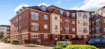 Flat for sale in Schoolgate Drive, Morden SM4