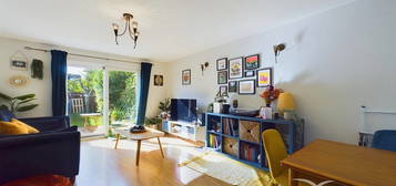 Terraced house to rent in Willow View, Colliers Wood SW19