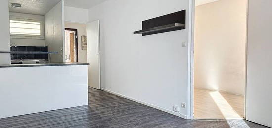 Dpt Isère (38), à vendre GRENOBLE Stalingrad, 2 pièces avec parking privé sécurisé