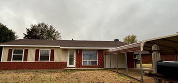 505 Highland Dr, Waukomis, OK 73773