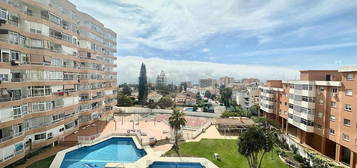 Piso en avenida Benalmádena en El Pinillo, Torremolinos