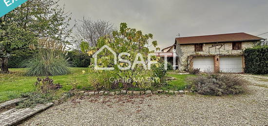 Maison en pierres, 4-5 chambres, 2 garages.