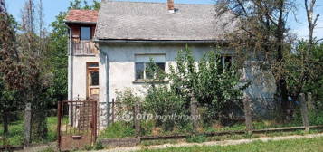 Dombóvár eladó családi ház 6 szobás: 43,78 millió Ft