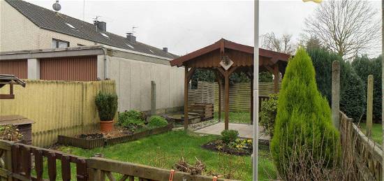 Kleine renovierte Erdegeschosswohnung mit Garten