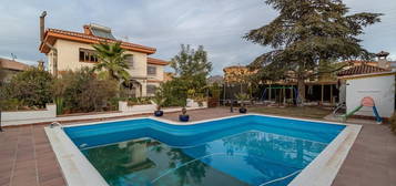 Casa o chalet en venta en Avenida de Los Cerezos, Gójar