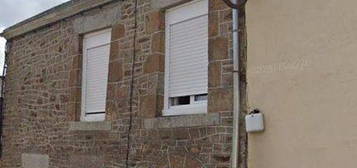 Location maison bourg Montenay. Loyer 550 euros mensuel