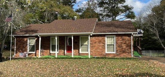 1022 Locust St, Paris, TN 38242