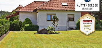 Top gepflegter Bungalow mit riesengroßem, ebenen Garten!