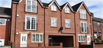 Flat to rent in Dunriding Lane, St. Helens WA10