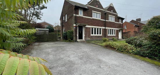 3 bedroom semi-detached house