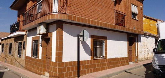 Chalet adosado en venta en  Cl San Sebastian, 16