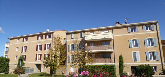 Appartement récent avec magnifique terrasse et vue Sainte Victoire