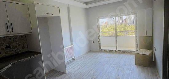 GÜLTEPE DE CADDE ÜSTÜ DOĞALGAZLI ANKASTRELİ 1+1