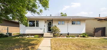 15211 95th St NW, Edmonton, AB T5E 3Z3