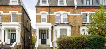 Flat for sale in Fulham Road, London SW6