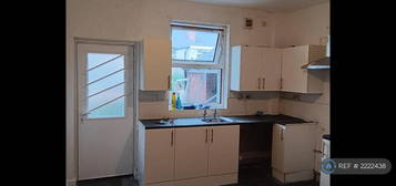 2 bedroom terraced house