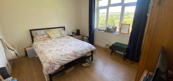 Room to rent in Dashwood Avenue, Wycombe HP12